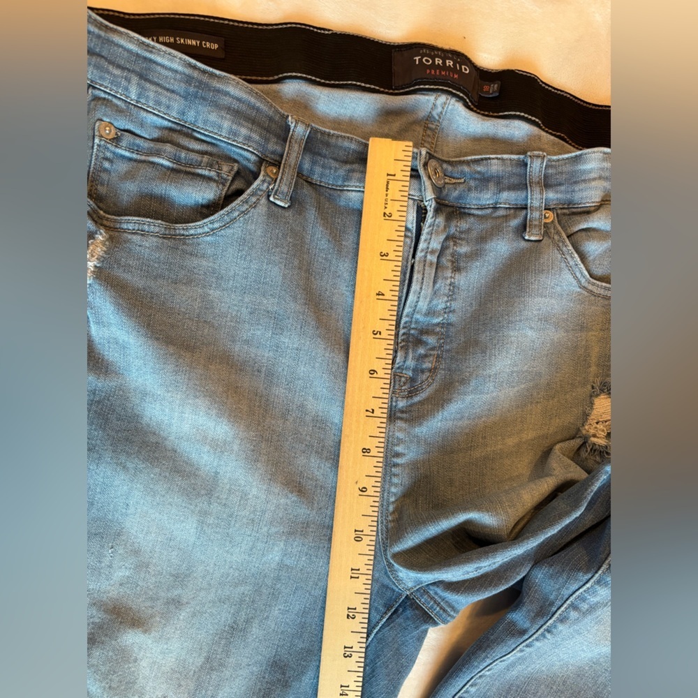 Torrid Jeans Sky High Skinny Crop Light Blue Cropped Distressed BoyfriendSize 18 - Picture 12 of 16